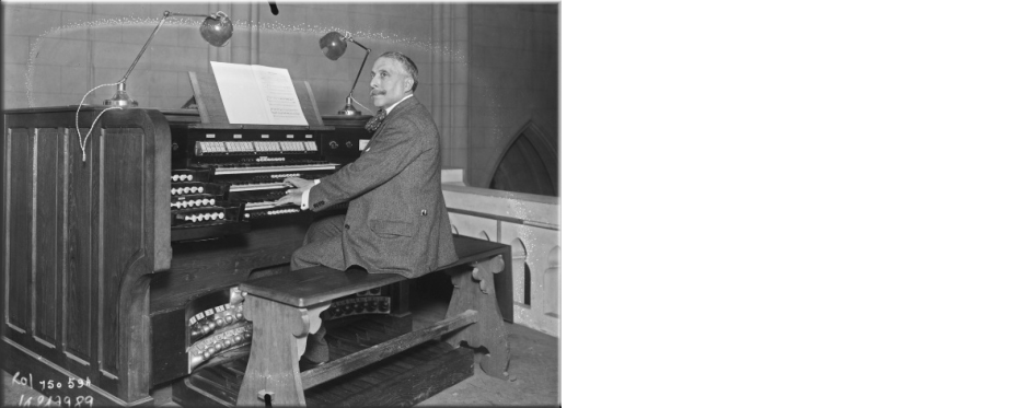 Henri Libert à la console de l'orgue Abbey de la chapelle des Orphelins apprentis d'Auteuil