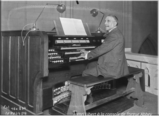 Henri Libert à la console de l'orgue Abbey