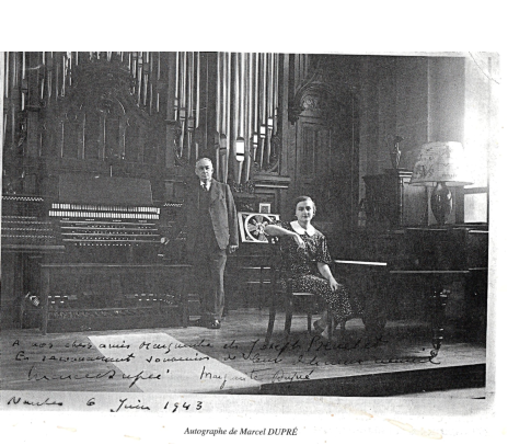 Marcel Dupre  en compagnie de sa fille Marguerite. La dedicace s’adresse au facteur nantais Joseph Beuchet.